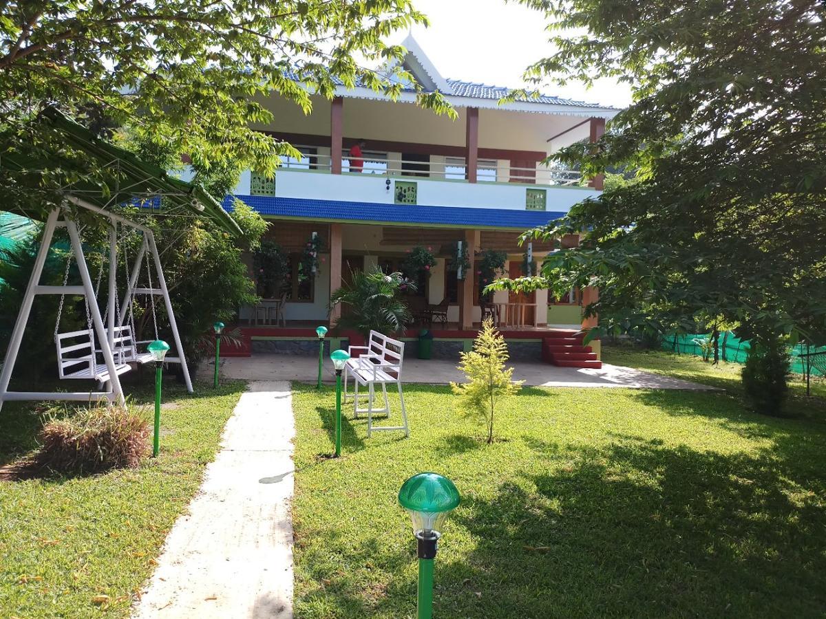 The Midway Jungle Resort Masinagudi Exterior photo